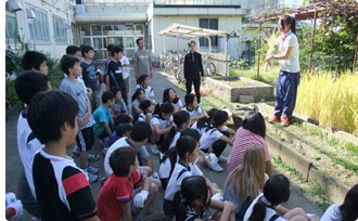小学校での田植え(講演)